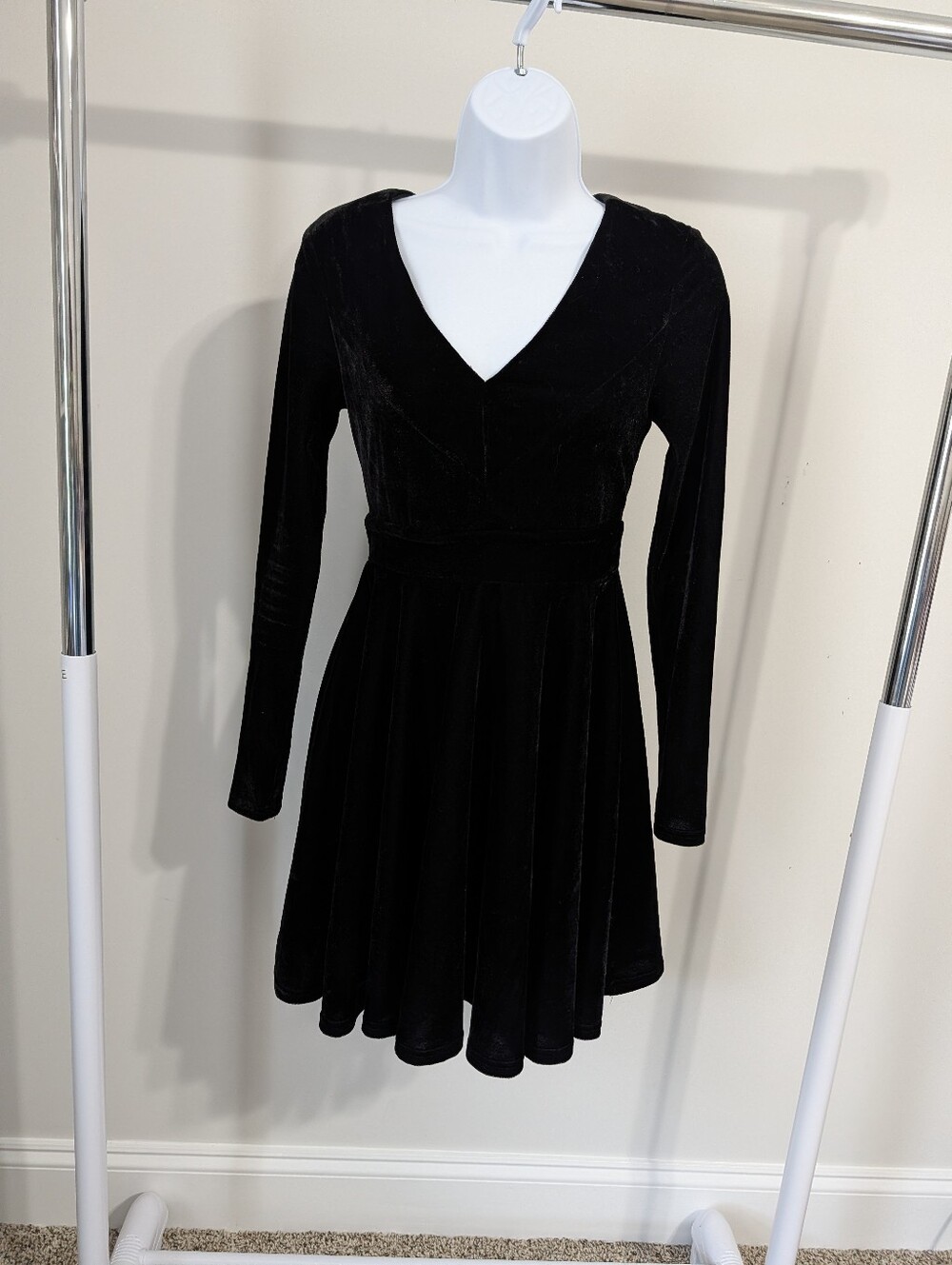 Honey Belle Black Velvet Long Sleeve V-Neck Mini Dress